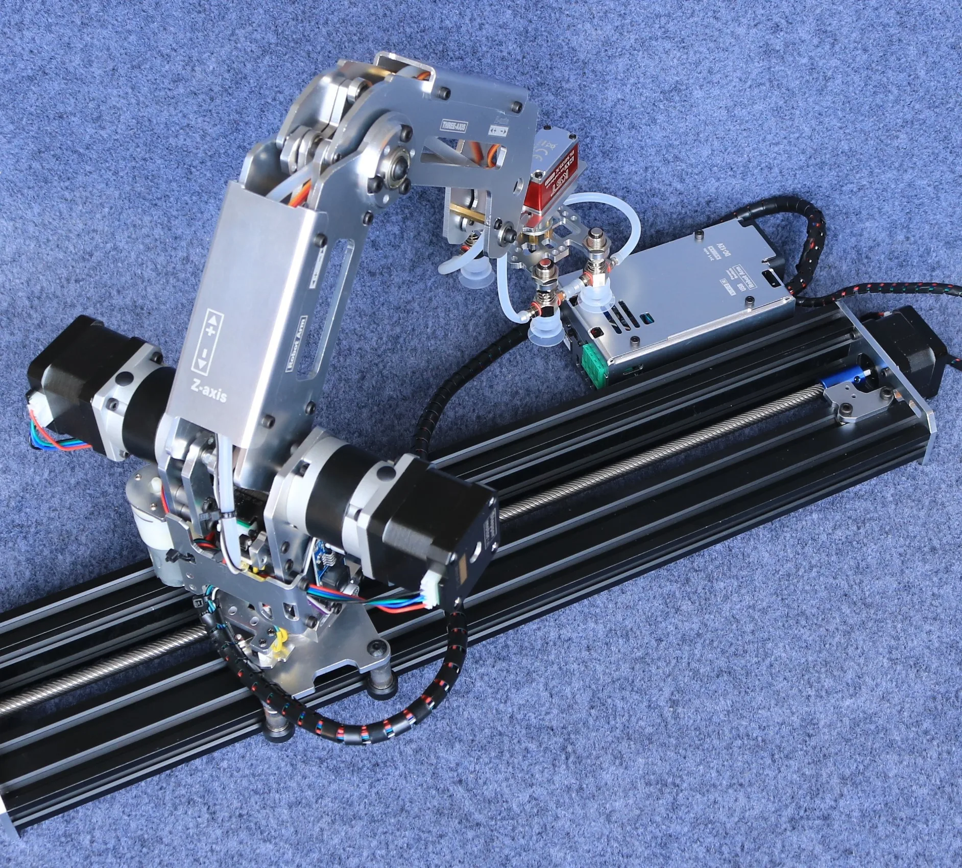 Braccio robotico interamente in metallo Braccio robot passo-passo Modello industriale Robot multiasse 22C