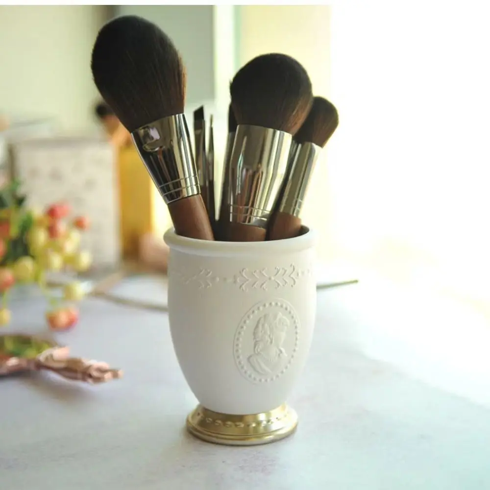 French Retro Makeup Brush Holder Embossed Portrait Lipstick Eyebrow Cosmetic Tools Organizer Pen Container White