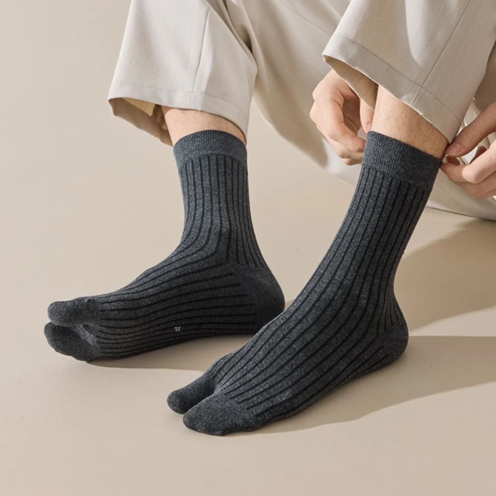 Рисунок 2 - 1 пара мужских носков с двумя пальцами