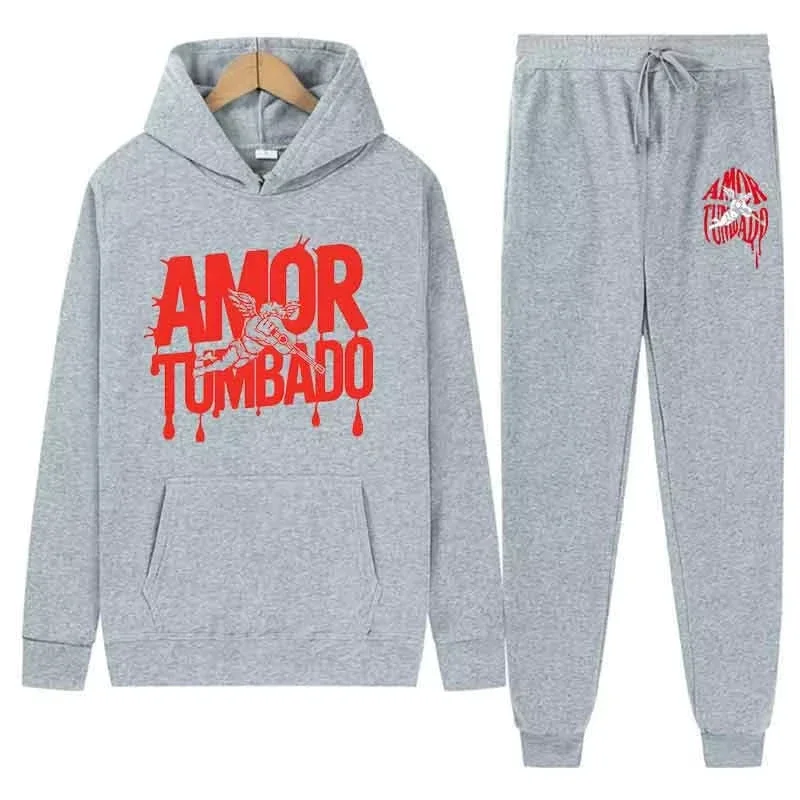 2025 Uomo Grigio Casual Set a due pezzi Primavera Autunno Lettera rossa Stampa Felpa con cappuccio Tasca grande Top Pantaloni Felpe St Fashion Sport Suit