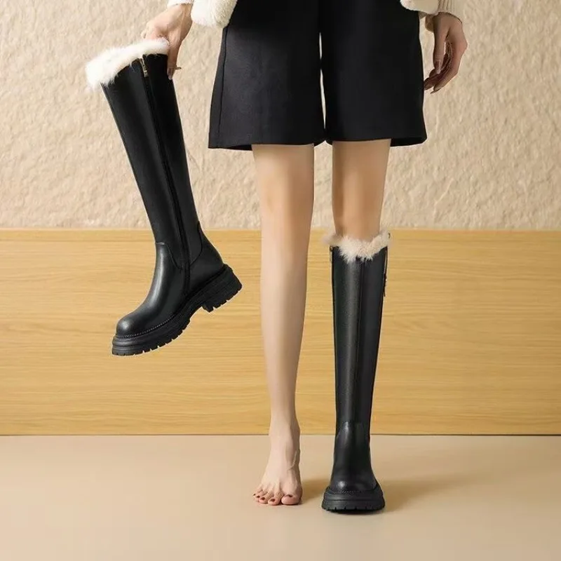 

Длинные мягкие женские туфли во французском стиле на молнии, увеличивающие рост, шикарные и элегантные пушистые новые рок-тренды 2025 года, зимние ботинки в готическом стиле для женщин