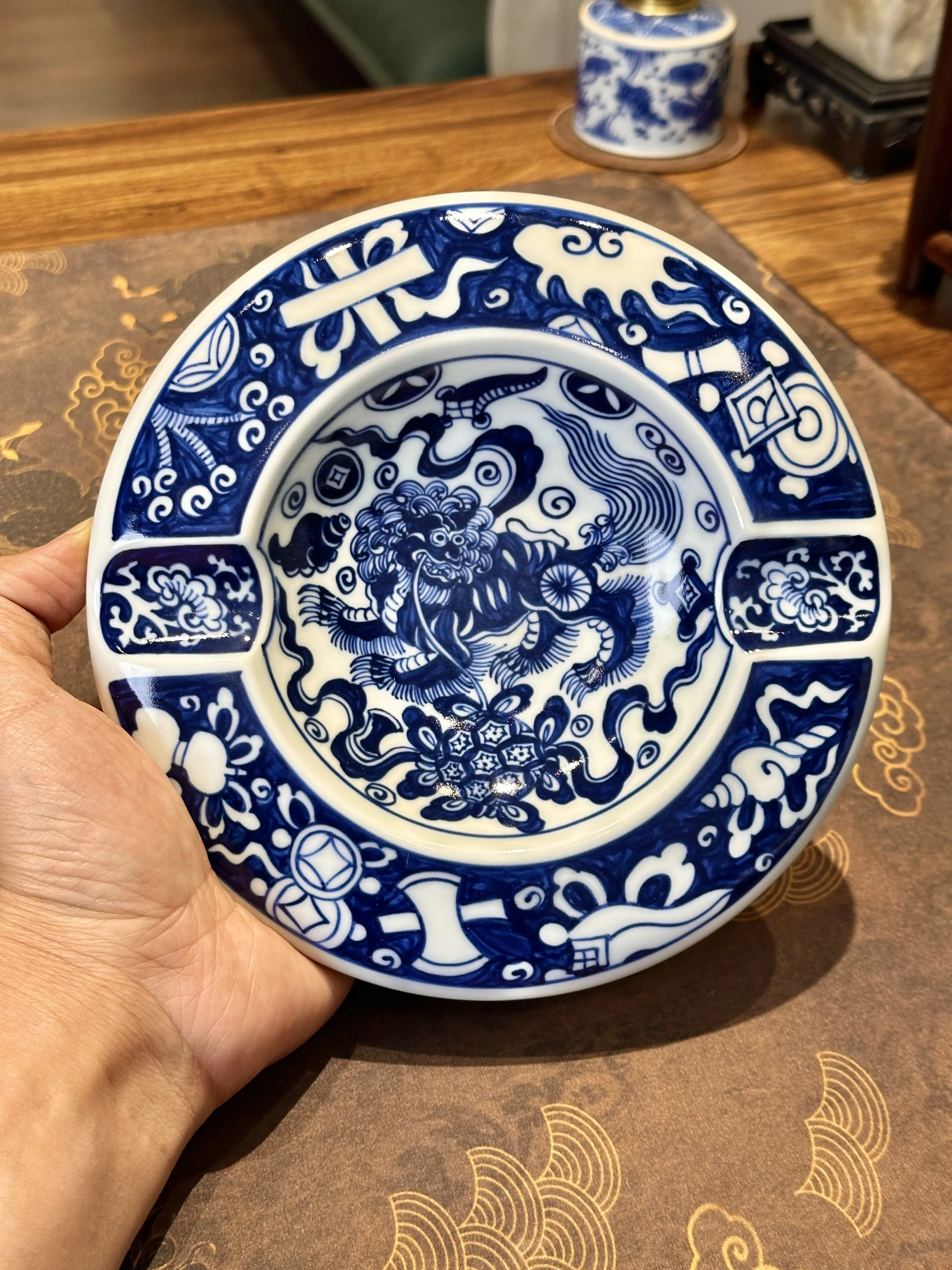 Pure hand-painted blue and white lion hydrangea fashion exquisite ceramic cigar tank ashtray home office tea room