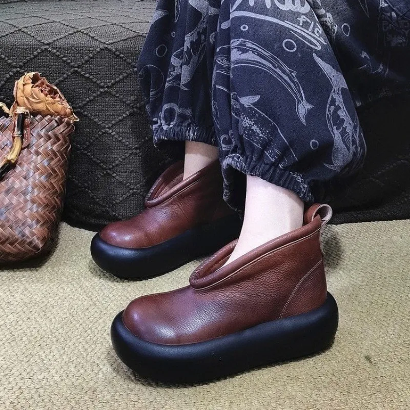 

Кожаная повседневная женская обувь на толстой подошве с круглым носком на платформе, ботильоны из воловьей кожи в стиле ретро, одинарные крутые ботинки ручной работы