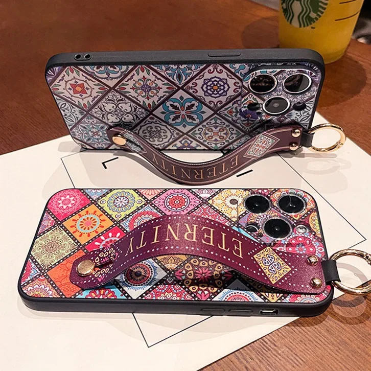 เคสโทรศัพท์แบบสายคล้องข้อมือลายตารางย้อนยุค ปี 2025 สำหรับ Samsung S25 Edge S24 S23 S22 Plus Ultra S21 S20 FE  วัสดุ TPU นิ่ม พร้อมขาตั้งในตัว