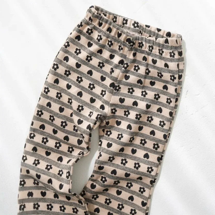 Mädchenhosen Frühling 2026 Neue Kinder-Leggings mit Liebes-Print, vielseitige Freizeithosen für Kinder – Detail 4