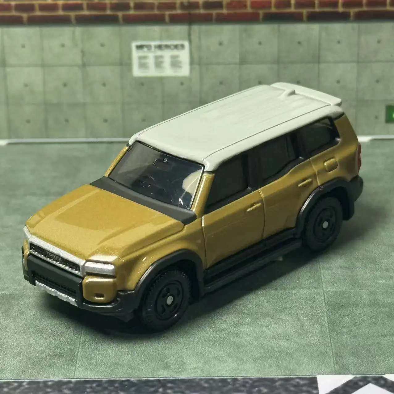 Takara Tomy No. 17 Toyota Land Cruiser 250 Mini Car Toy Alloy Toys Vehicle Diecast Metal Model for Children Boy Toy Gift