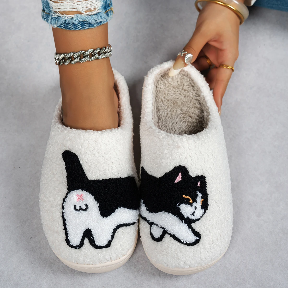 

Женские теплые тапочки с вышивкой кота для спальни, интересные милые зимние домашние модные домашние туфли для отдыха, мягкая плюшевая домашняя обувь для девочек
