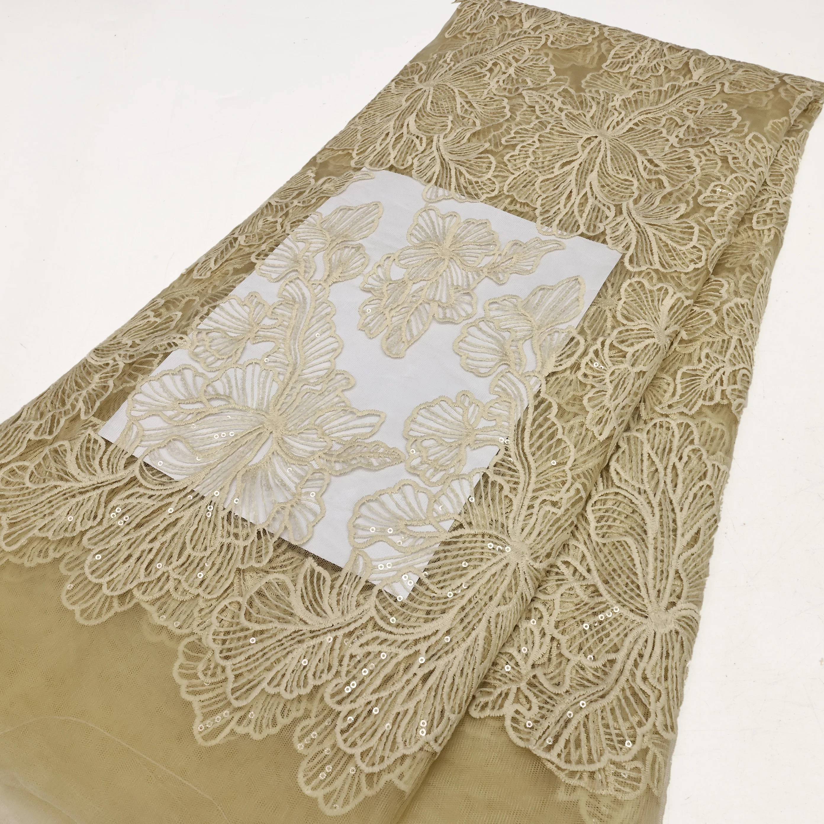 Nigérian plus récent paillettes tissu cordon dentelle tissus femmes africain Soluble dans l'eau dentelle robes de mariée 5 Yards lait soie dentelle tissu