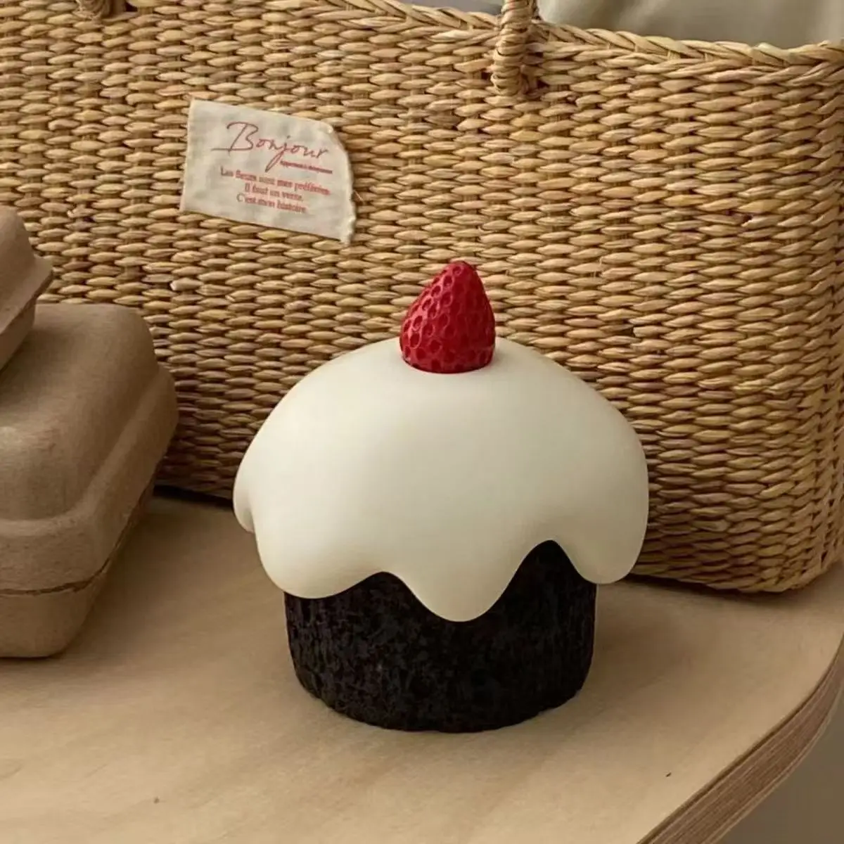 

Cute Cake Resin Toothpick Box, desktop jewelry box, dental floss box, creative cotton swab storage box