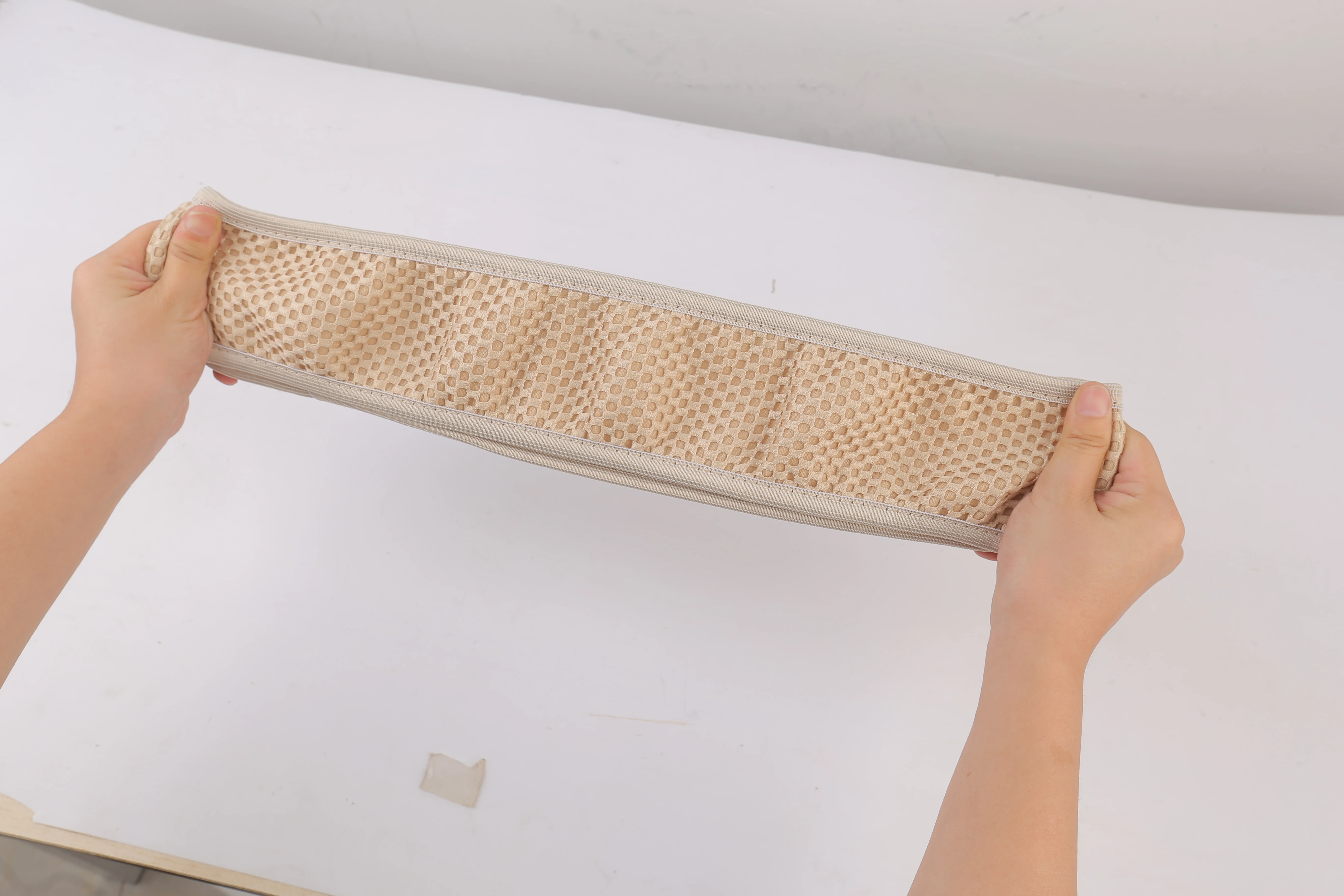 Lenkradbezug mit Stretch-Passform, kein Innenring, einfache Installation, rutschfester Netzgriff, ganzjährig universell für Männer und Frauen, passend für 38 cm – Detail 4