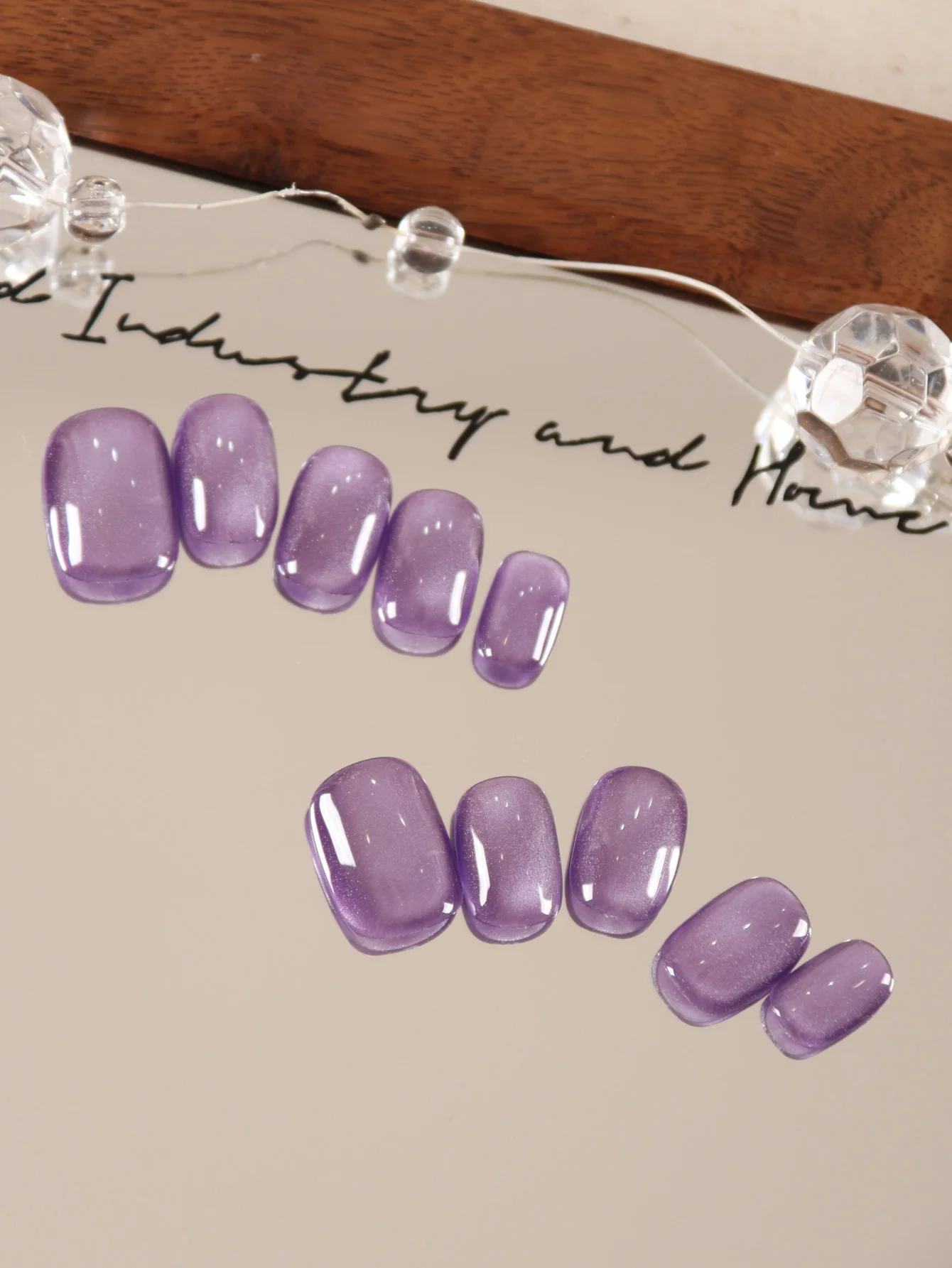10 Stück Press on Nails Kurze lila Katzenaugen-Kunstnägel, inklusive 1 Blatt Klebelaschen und 1 Stück Minifeile