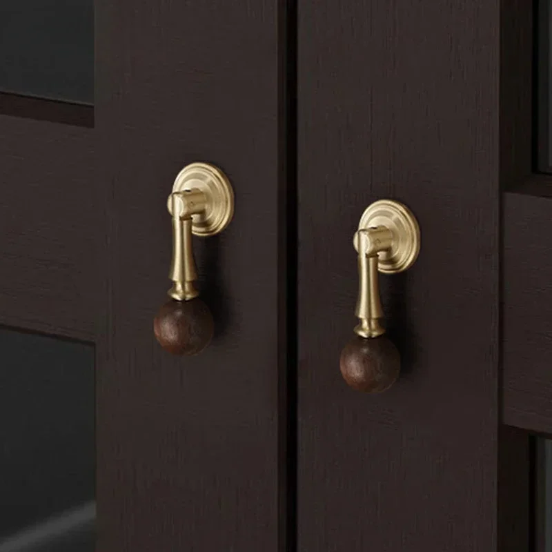 YM Luxury Walnut Brass Pendant Cabinet Handles Vintage European Wardrobe Kitchen Cupboard Door Knobs Hardware for Furniture