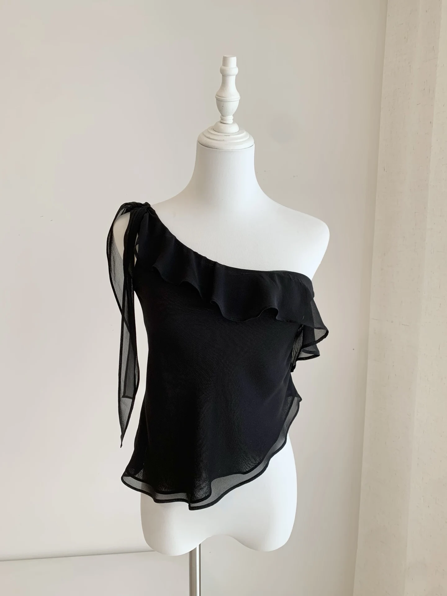 Summer Women's Silk Black Vest Diagonal Collar Sleeveless Solid Color Casual Female Tank Tops ﻿