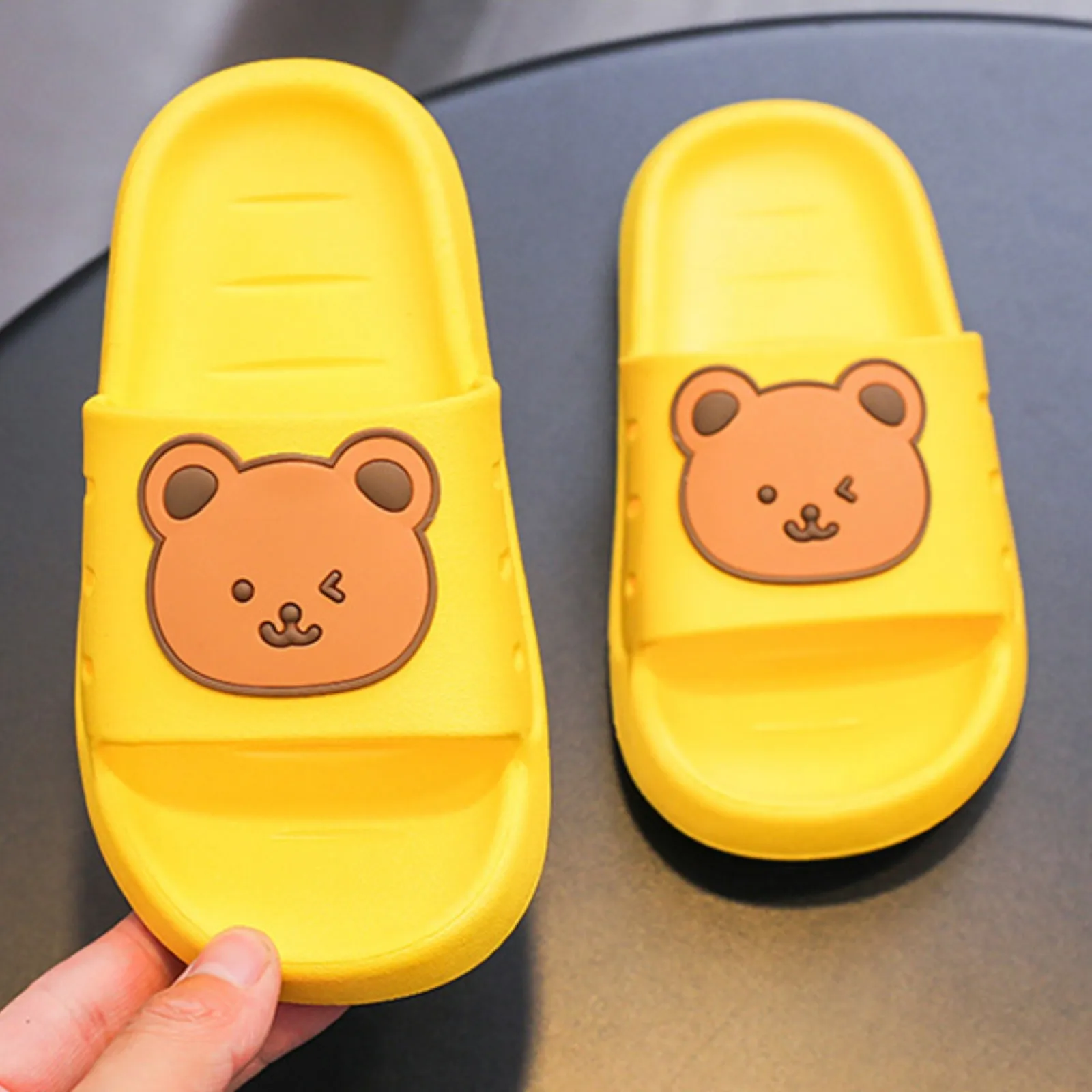 2024 Children Home Slippers Non Slip Soft Soles Indoor And Outdoor Bathing Slides Cute Bear Slippers For Boys And Girls Fashion