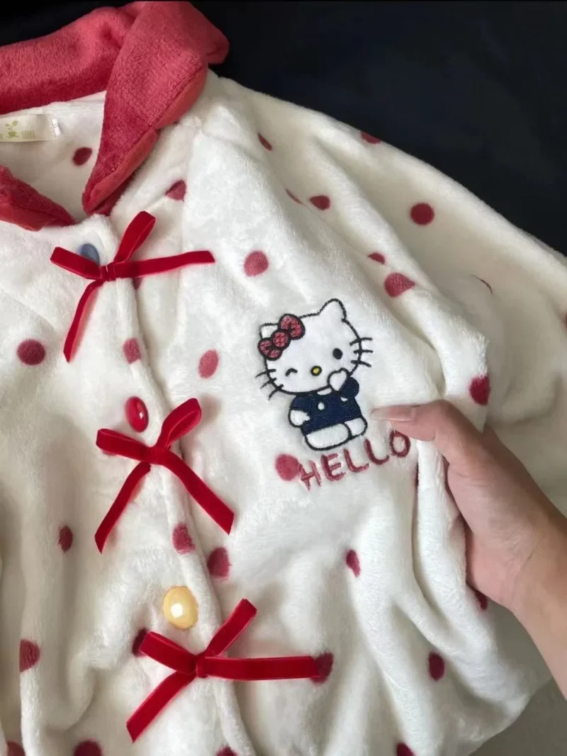 Sanurgente-Pyjama épaissi en velours personnalisé, film d'anime créatif mignon, Hello Kitty, dessin animé Kawaii, peluche, vêtements chauds pour la maison