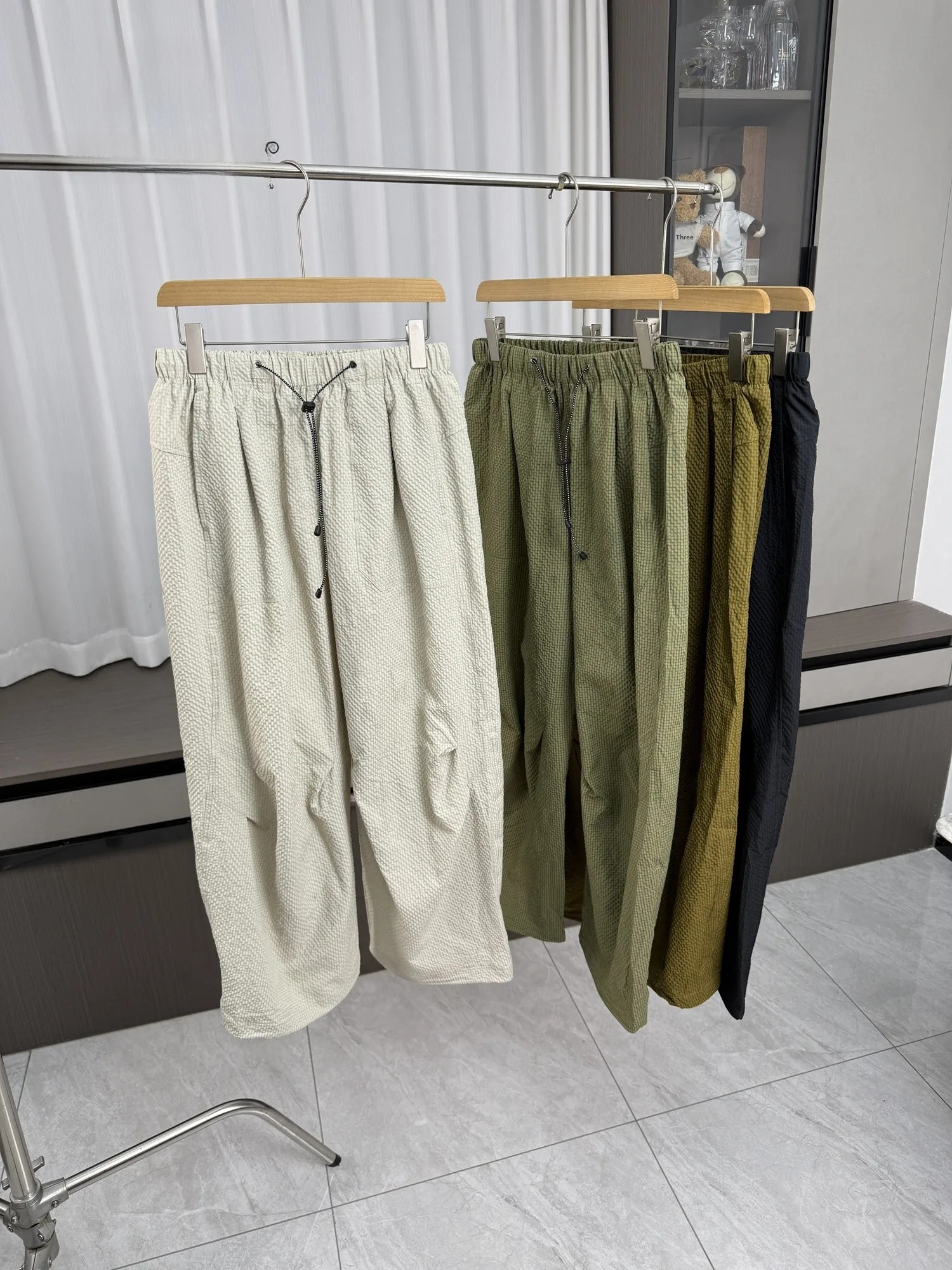 

Men's Casual Loose Fit Bubble Fabric Pants Spring Summer Lightweight Breathable Comfortable Straight Leg Trousers