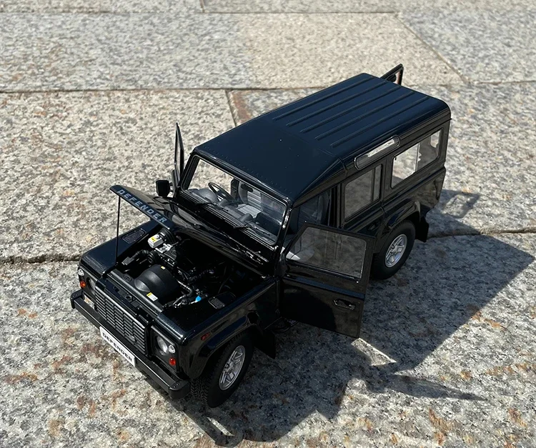 1:18 Land Rover Defender 110 High Simulation Diecast Car Metal Alloy Model Car decoration display collection gifts P85