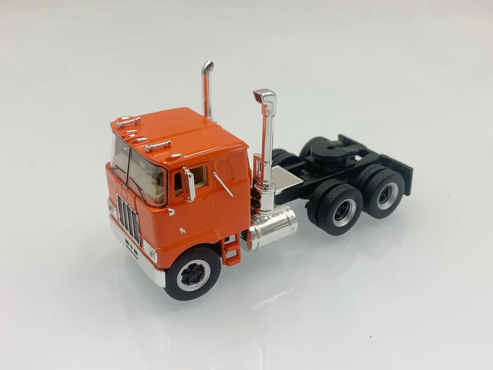 Melhores Réplicas de Caminhões Semirreboque Mack F700 em Escala 1:64, Modelo Diecast com Cabine