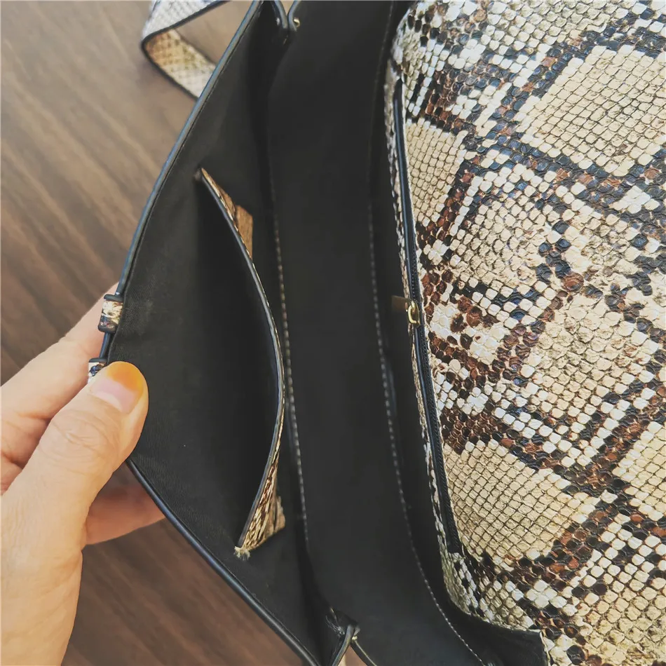 Fashion Snake pattern PU Leather Women Saddle Bag Luxury Shoulder Bags Small Round Handbag lady Crossbody Messenger Bag bolso