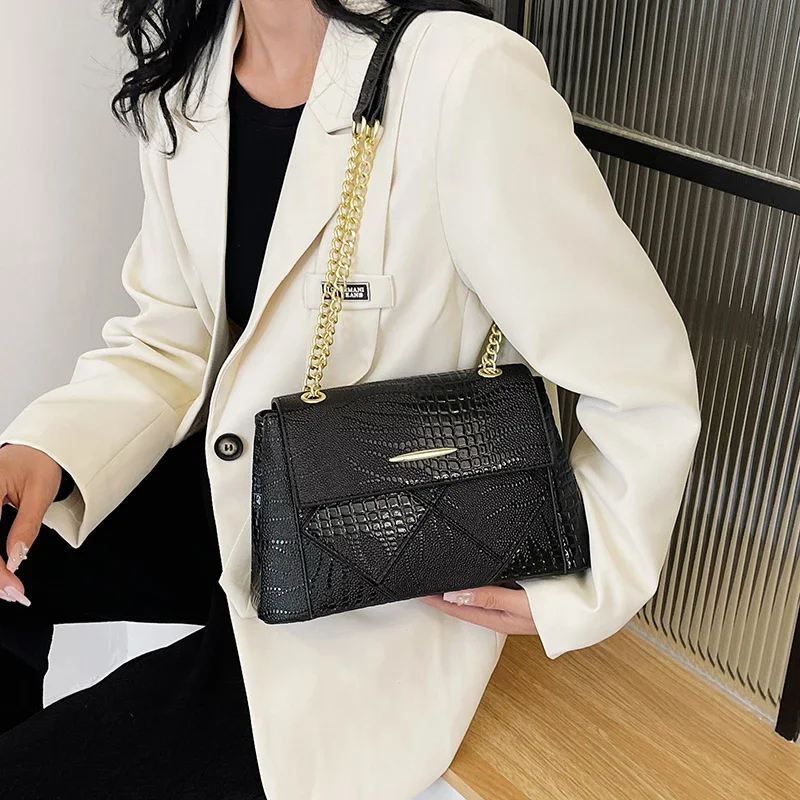 2024 New Handbag Women's Large Capacity Crocodile Pattern Postman Bag Fashionable One Shoulder Crossbody Advanced Feeling Bag