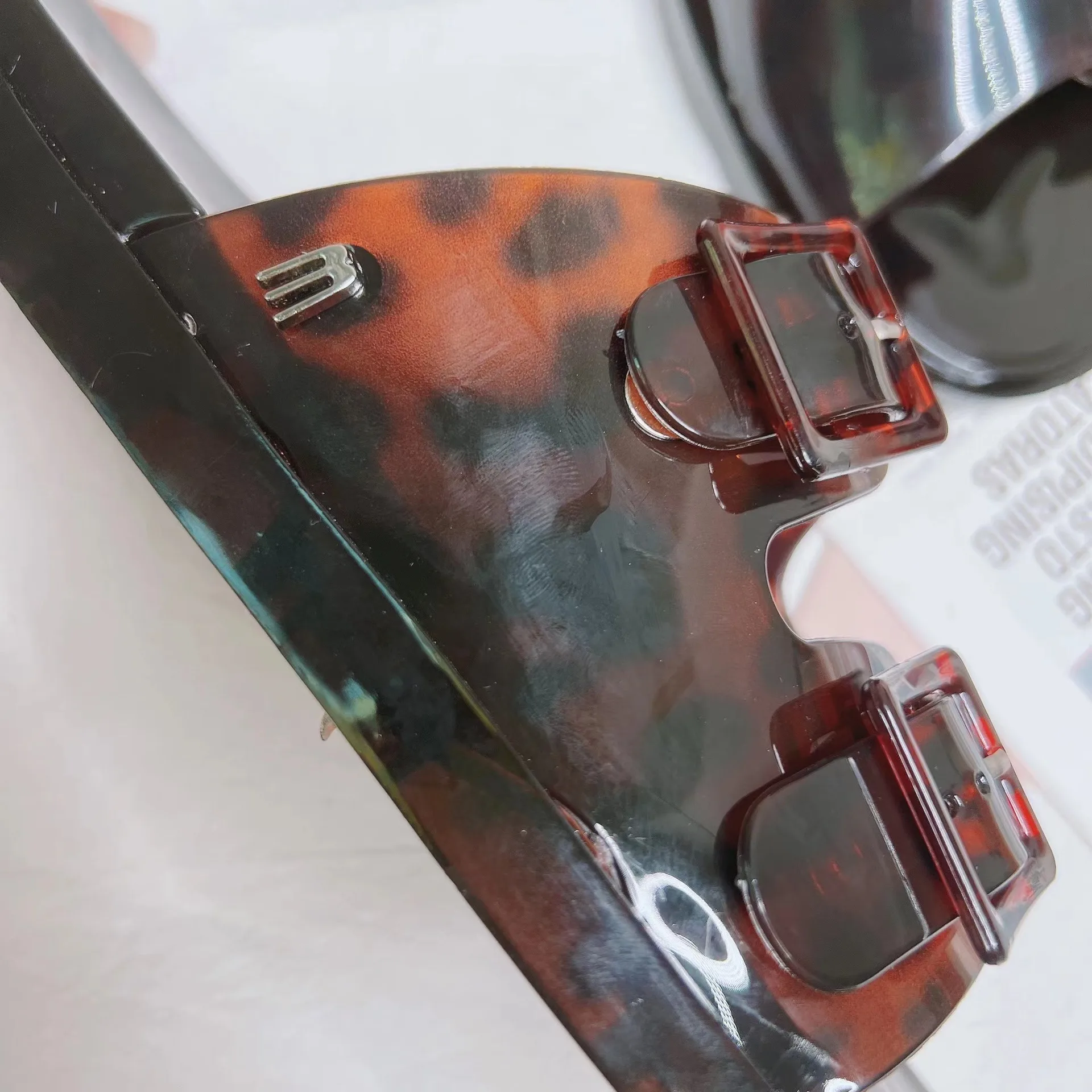 

Yang Jing Brand Jelly Slippers with Square Buckle Leopard Print for Beach Use Fashionable Men's Sandals Pure Color PVC