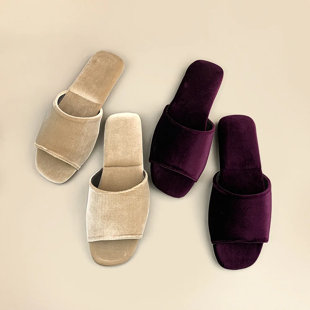 

2026 New Plush Couple Slippers Retro Luxury Style Non slip Soft House Shoes For All Seasons Indoor Use