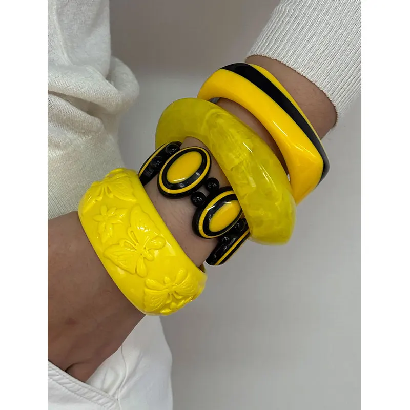Harajuku Kreatives Gothic Y2K Schwarz-Gelb gestreiftes 3D-Schmetterlings-Harz-Armband für Frauen und Mädchen, Sommerparty-Schmuck, HUANZHI NEU