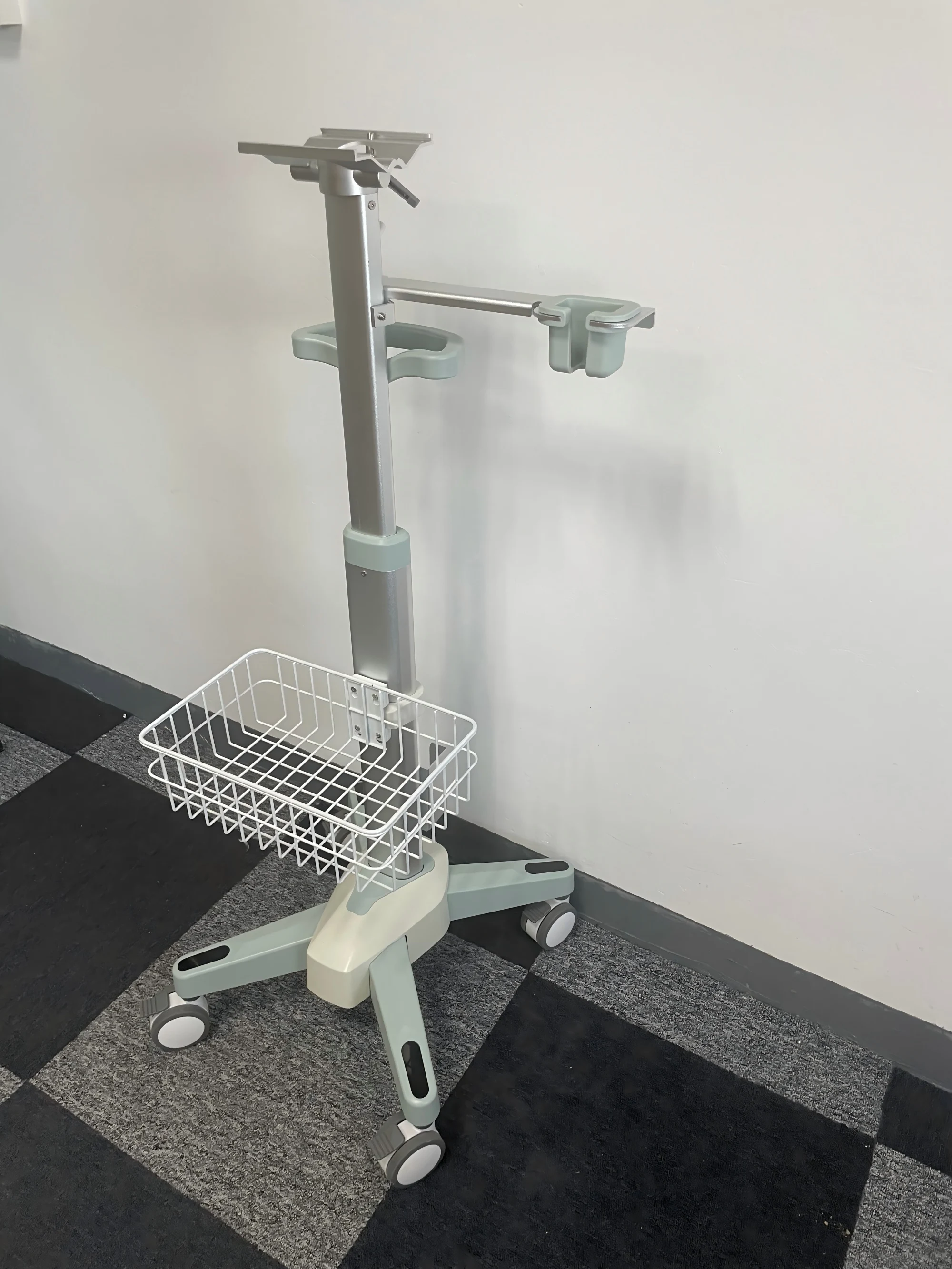 Latest Portable Emergency Respirator Trolley Metal Frame 25 Pounds Load 45x41x100cm 3-Year Quality Assurance Hospital