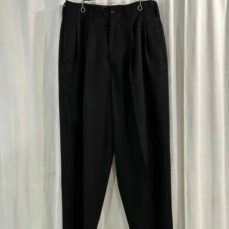 

ТОП-ЯМАМОТО ® Черные повседневные мужские брюки свободного кроя в минималистском стиле с хорошей драпировкой