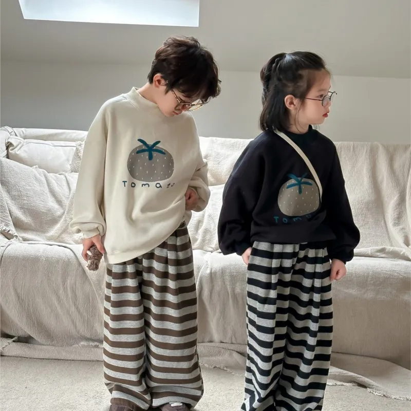 

Зимний комплект одежды из 2 предметов для девочек, хлопковый бархатный свитшот с принтом помидоров для детей, утепленные штаны в полоску для маленьких мальчиков, наряд