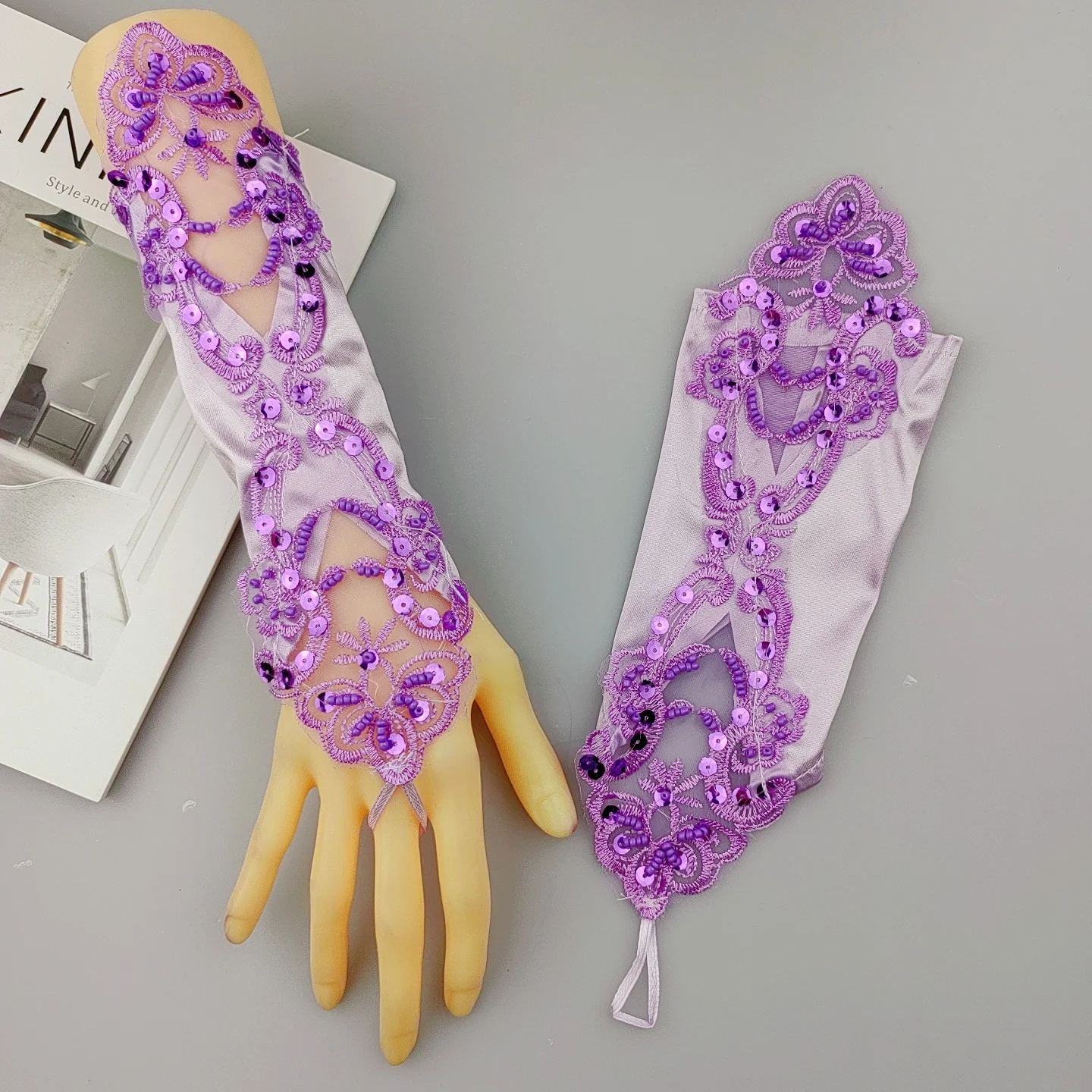 Sexy Women Satin Sequin Seam Pearl Lace Hook Finger Glove Female Retro Bride Hollowing Out Wedding Dress Fingerless Mitten B96