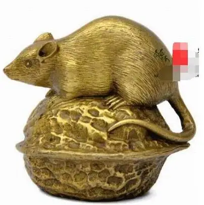 Lucky mouse light copper walnut Wangcai lucky auspicious ornaments disaster omen