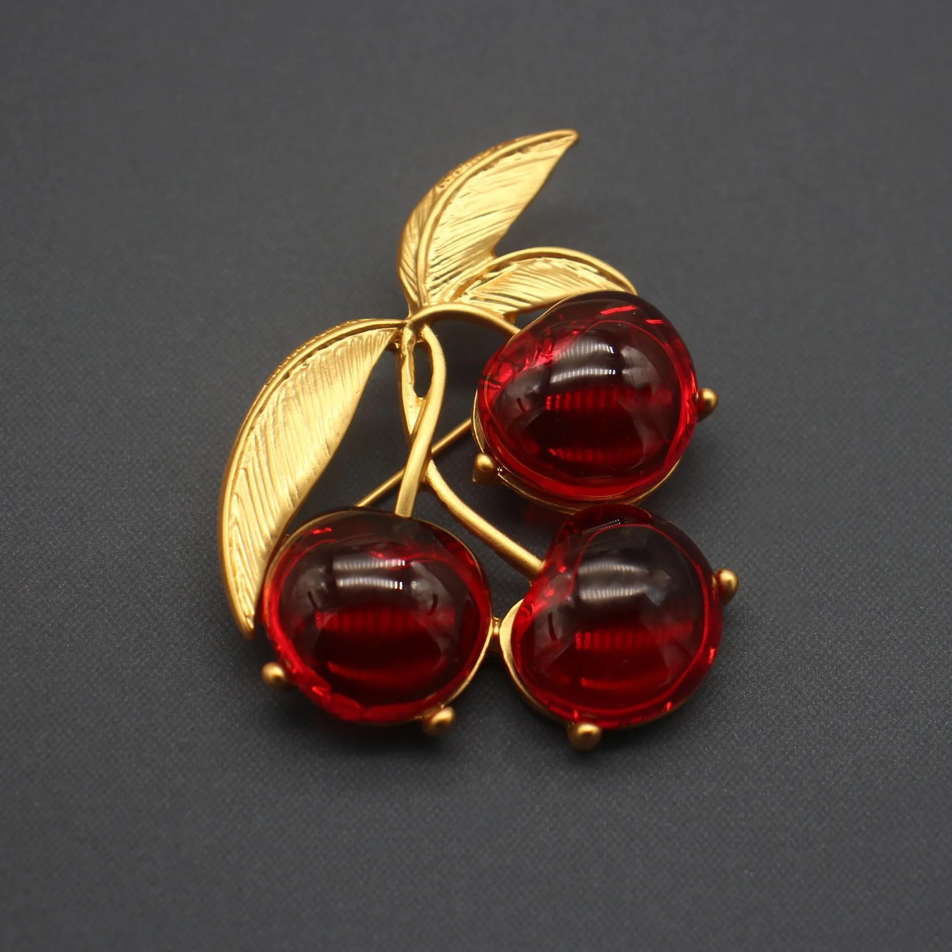 Medieval Red Cherry Glass Female Brooch Accessories