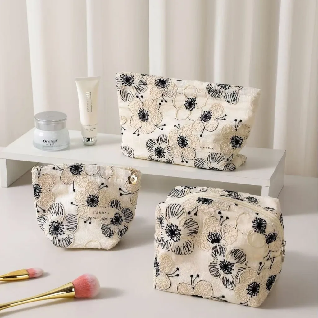 Floral Embroidered Pouch  Handheld Toiletry Bag Cosmetic Bags Cases Portable Beauty Storage Case For Travel Beauty Tote