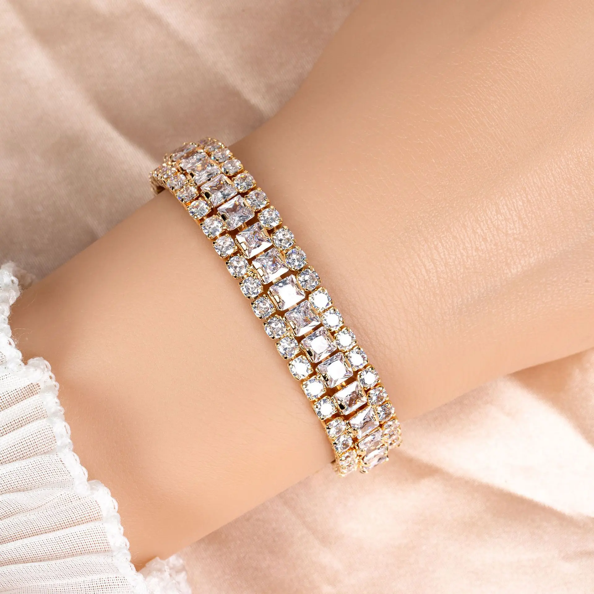 HIBRIDE Light Luxury Small Multicolour Zirconia Twinkle Bracelet Non Fading Women's Costume Jewellery Set Wedding Party B135