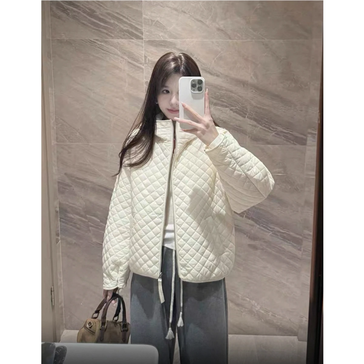 

Тепло и стиль: женская хлопковая куртка на осень-зиму с капюшоном, ромбовидным узором, универсальная, утолщенная, с длинными рукавами, на молнии.