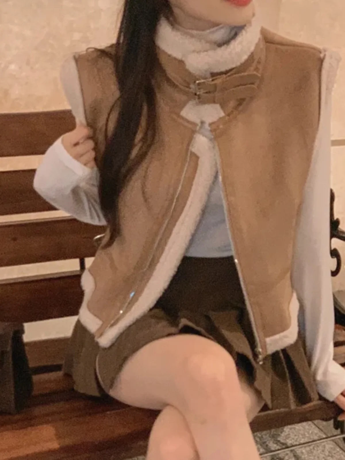 Koreańska kamizelka motocyklowa damska zimowa z futrem, skórzana kamizelka z owczej skóry z poduszkami na ramiona.