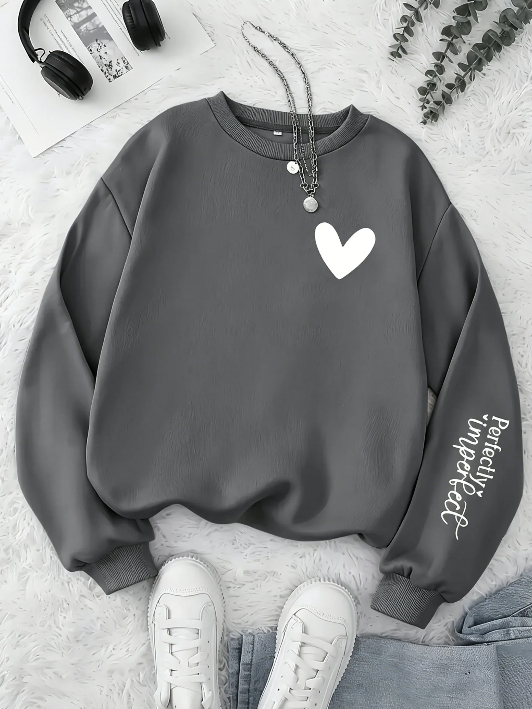 Damen-Sweatshirt mit perfekt unvollkommenem Buchstabenmuster, süßes Herz-Design, Rundhalsausschnitt, lässiger Pullover, weiches Fleece, lange Ärmel, Mädchen-Streetwear. – Detail 15