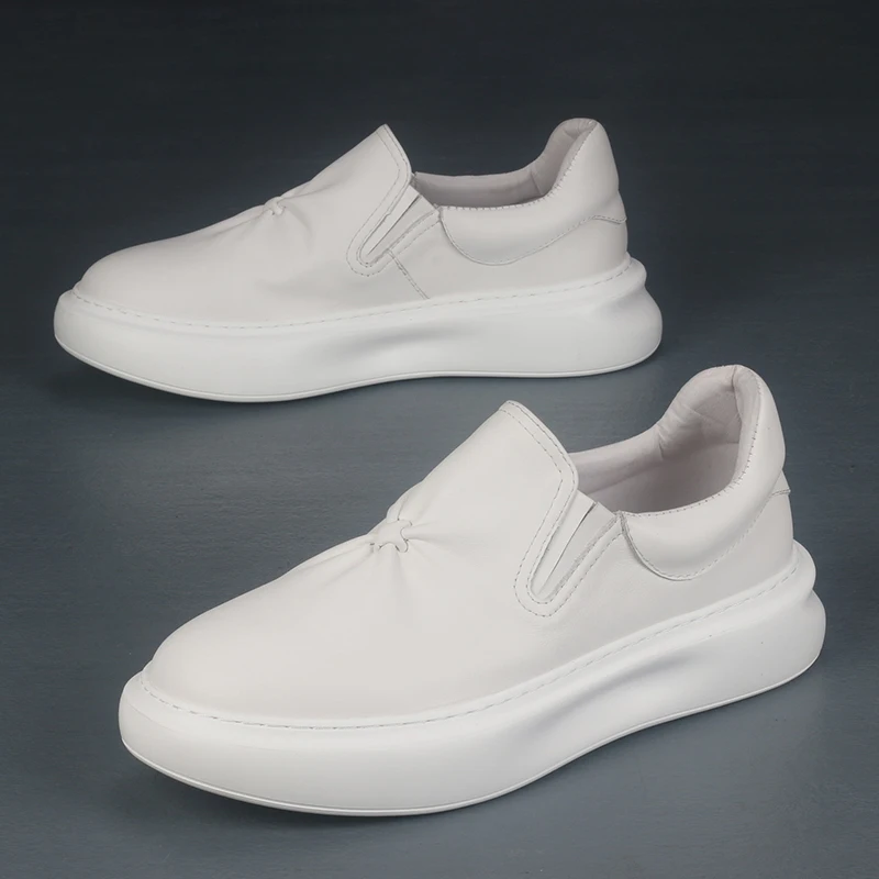 The new men's genuine cowhide white shoes are lightweight, comfortable, and feature a thick sole for added height.