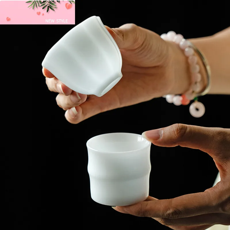 

2 шт./лот, нефритовая фарфоровая чашка для льда, Dehua, белая одинарная чашка Master, чайная чаша с лепестками цветов, чашка для медитации, чайная пара, посуда для напитков