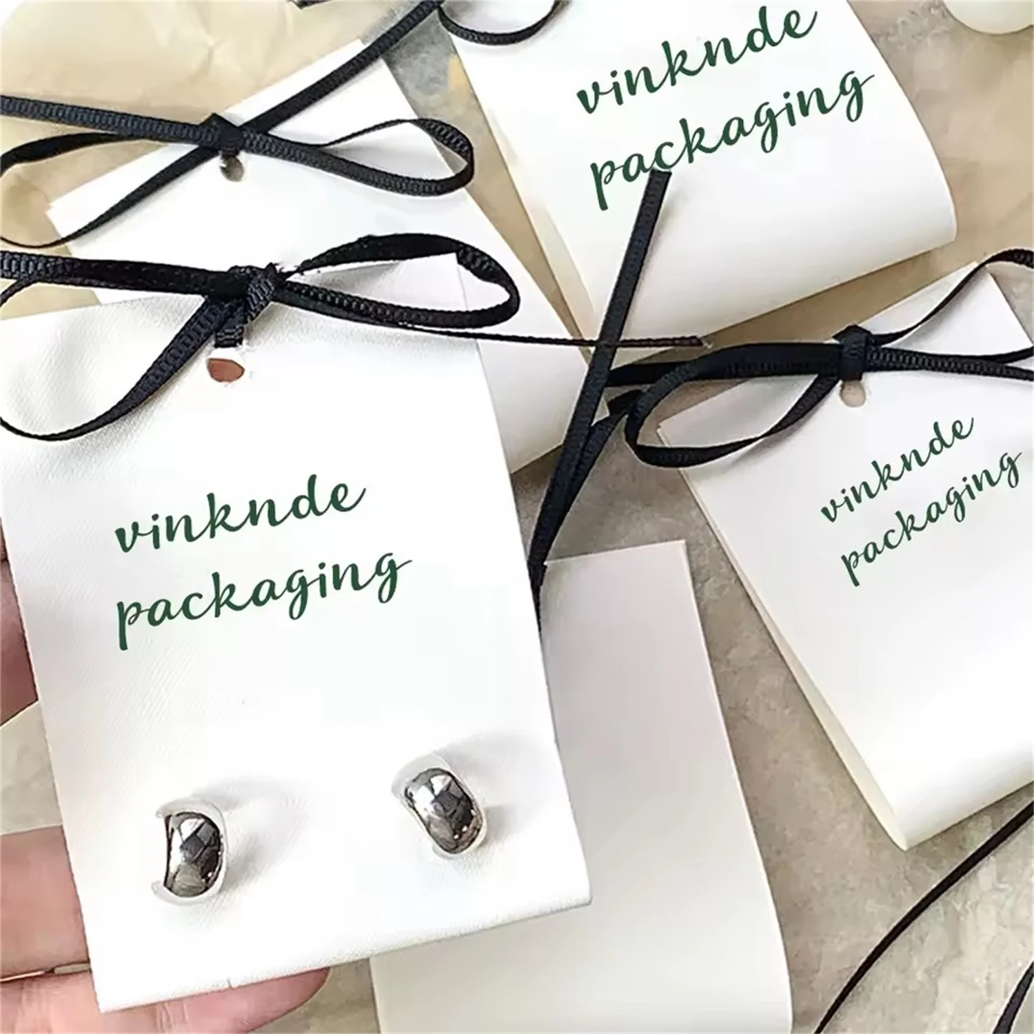 

Пользовательский логотип 6X17 см, роскошные хлопковые мягкие тканевые серьги-гвоздики, ожерелье, упаковка, демонстрационная карта, модные украшения с бантом из черной ленты