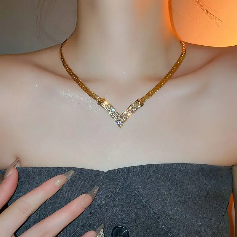 

Real Gold Electroplated V-shaped Necklace with Diamonds High-end Light Luxury Collarbone Chain Personalized Creative Jewelry