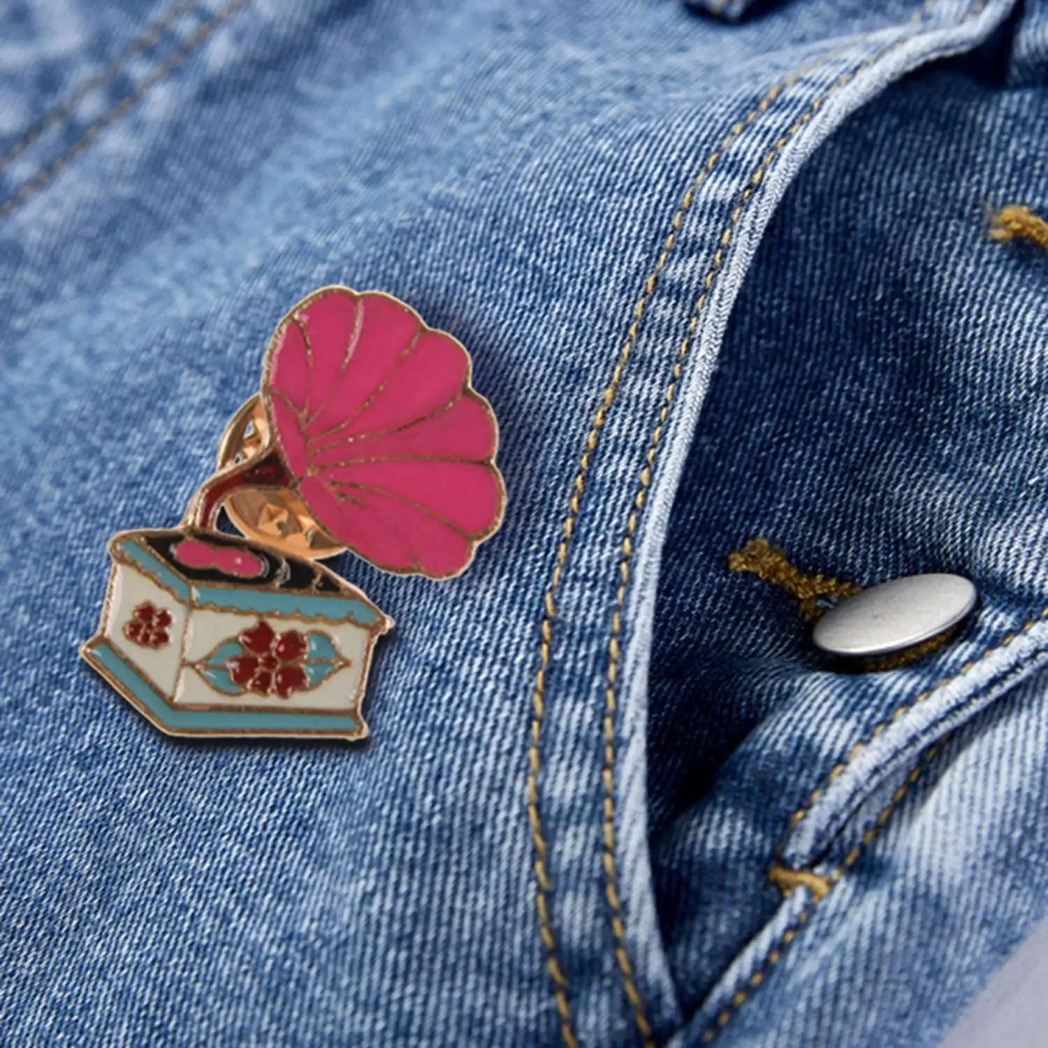 AGG-Cartoon Phonograph Gramophone Brooch Pin Button Pink Enamel Backpack Jacket Collar Lapel Pin Metal Badge Jewelry Gift