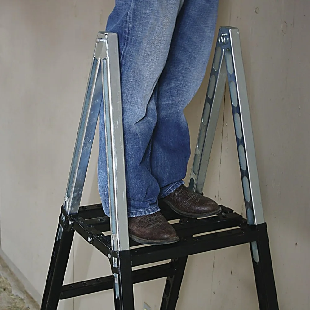 سلم فولاذي خفيف الوزن قابل للطي، سعة 300 رطل، محمول مع منصة علوية، سلم سهل الاستخدام الداخلي والخارجي