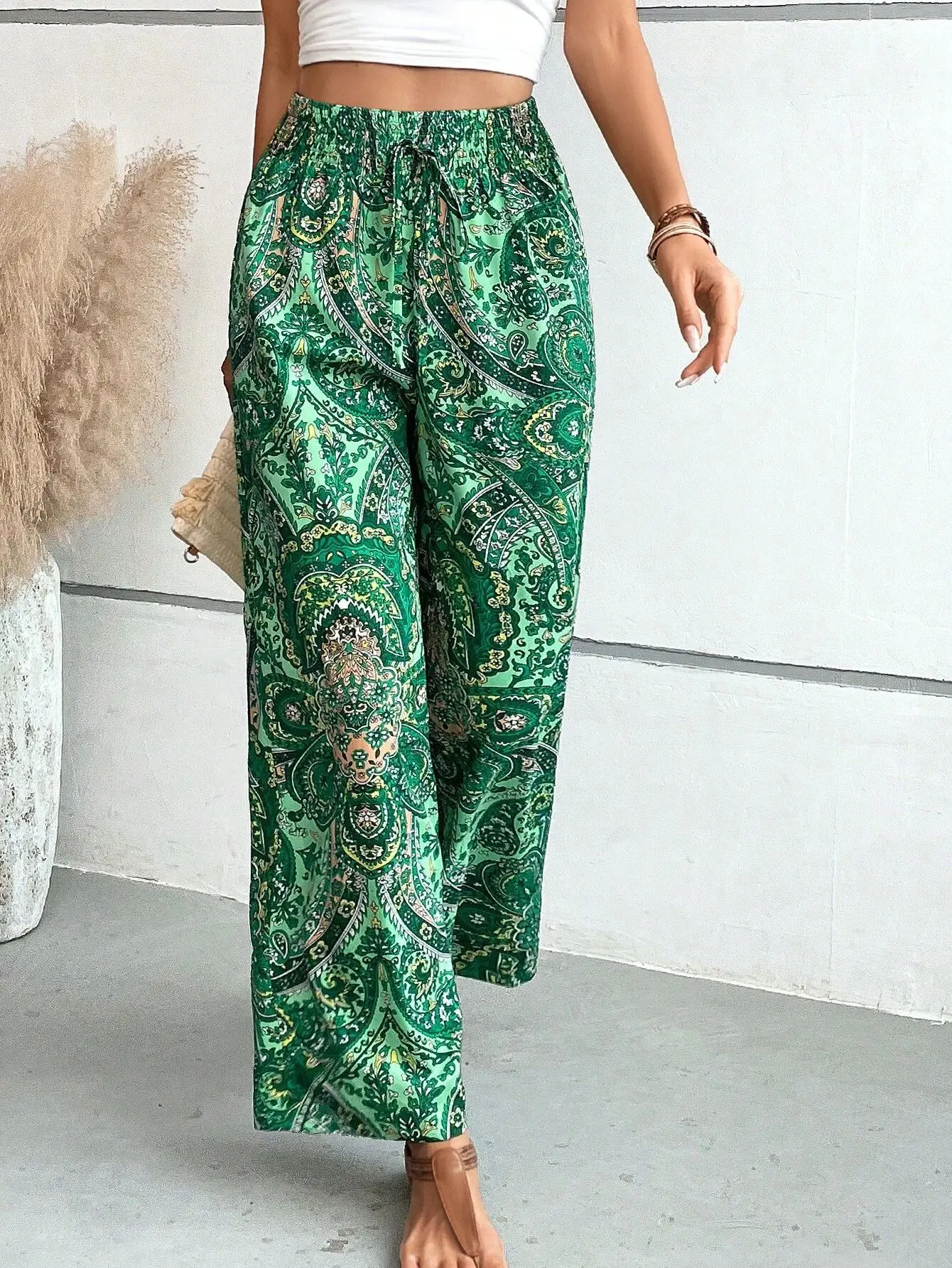 Women\'s thigh pants flower 2024 summer new fashionable printed elastic waist wide leg pants