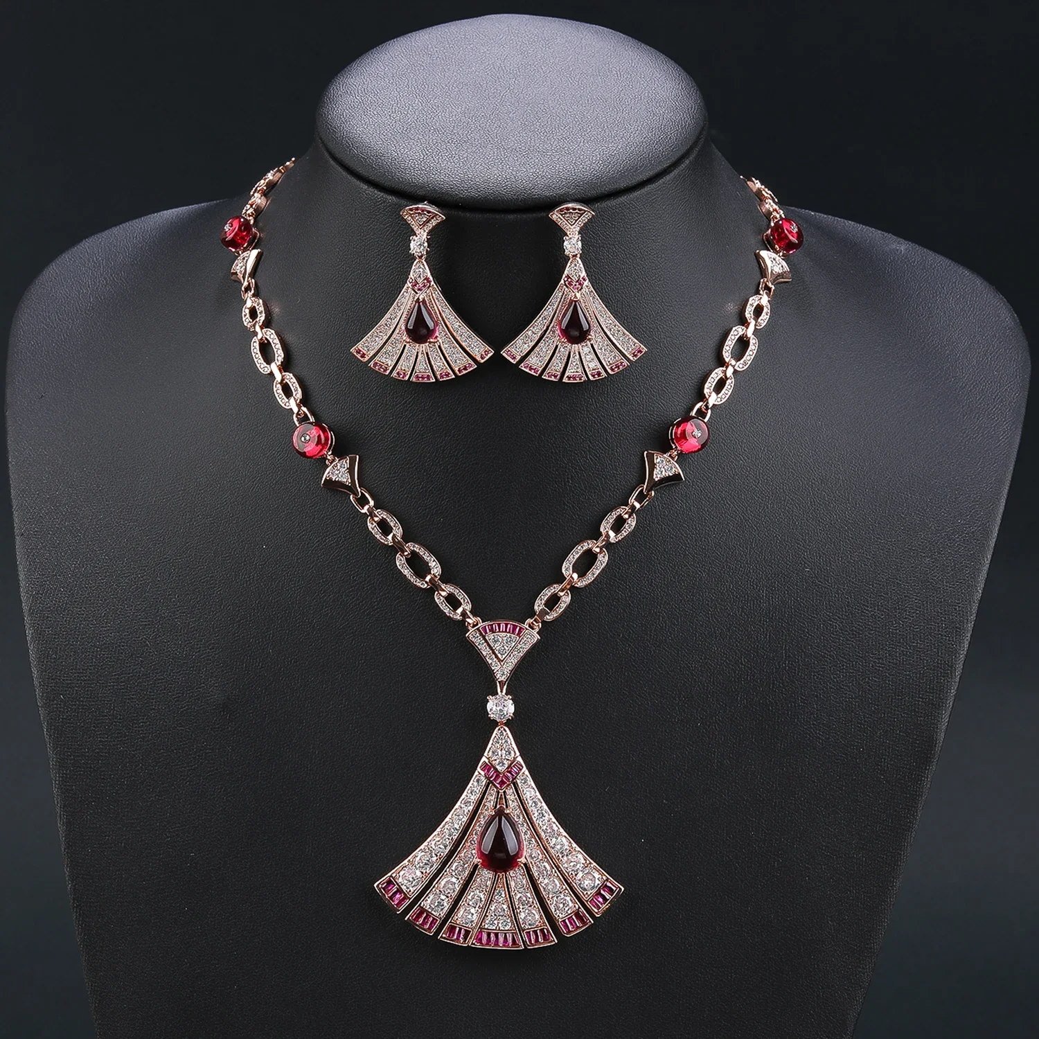

Luxury Elegant Cubic Zirconia fan-shaped Pendant Design Necklace Earrings Set Lady Party Accessories Wholesale CN11388