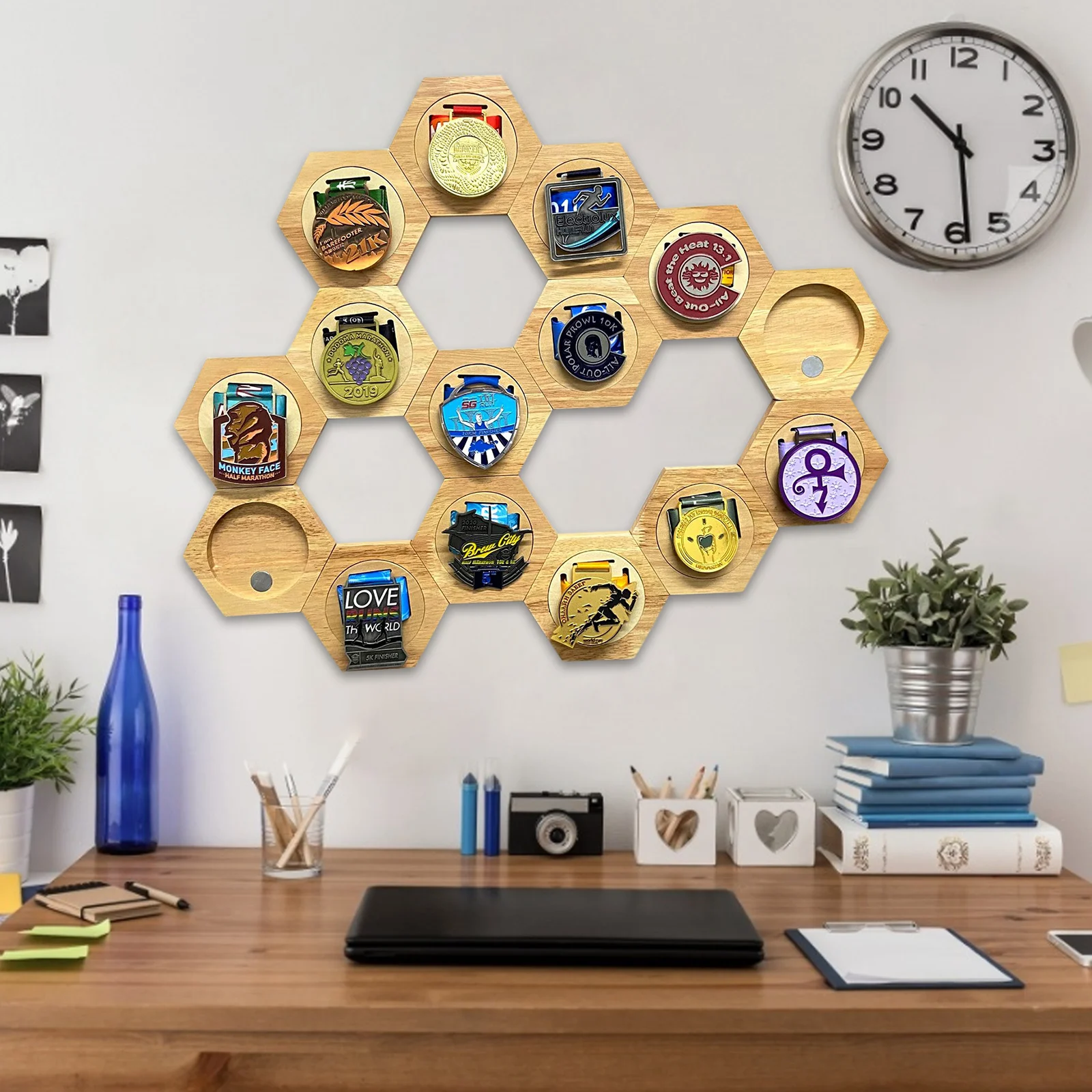 1-10Pcs Wooden Medal Display Racks Hexagonal Honeycomb Combination Medal Holder Honor Commemorative Display Home Wall Decoration