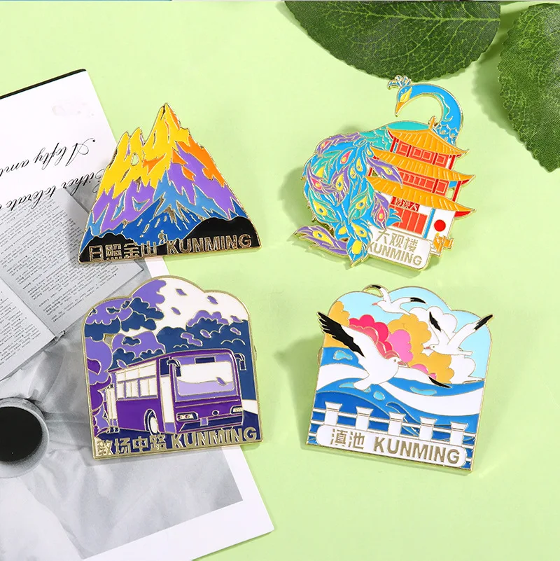 Insignias de metal creativas culturales de Yunnan Pin recuerdos de amanecer Golden Summit punto escénico Grand View Tower broches de turismo Kunming