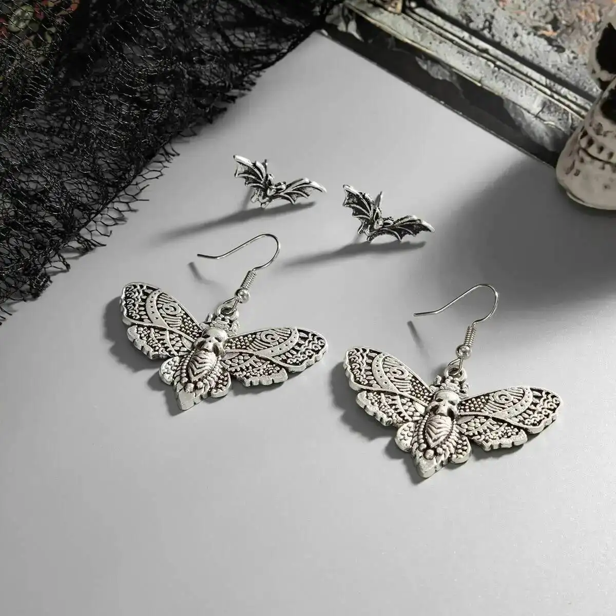 

Salircon Gothic 2 Pairs Halloween Charm Butterfly Drop Earrings for Women Trendy Bat Piercing Earrings Party Jewelry Gifts