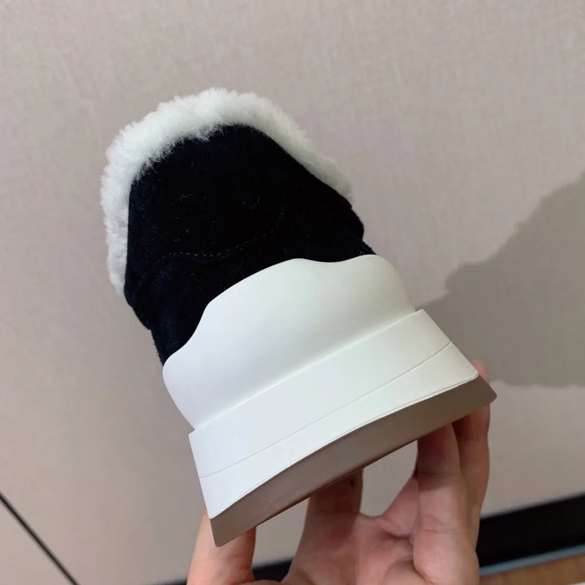 2026 High Quality Autumn women shoes casual lace up fleece sneakers comfortable daily walking footwear ch25100504